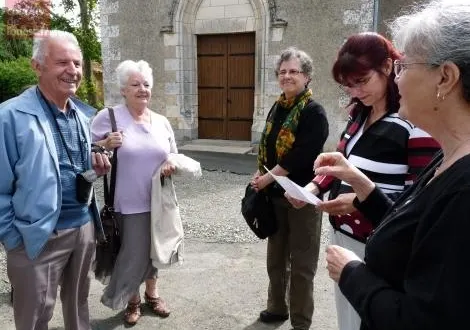 photo jean-claude logeais a accueilli josée tétreault et pierrette brière, deux québécoises descendante de louis tétreau. &copy; photo le courrier de l'ouest