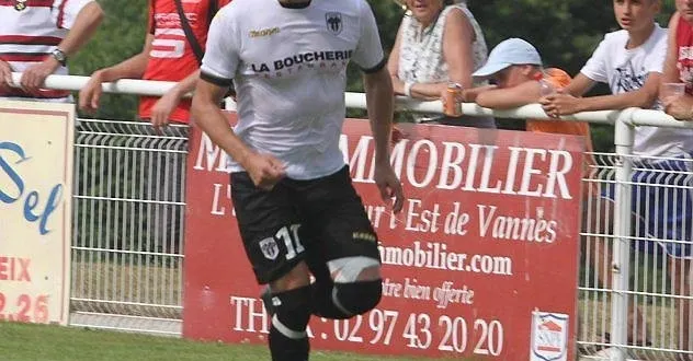 photo idéalement servi dans la profondeur par arnold bouka moutou, ludovic gamboa a fait une passe décisive à diego gomez. &copy; geneviève le boulicaut
