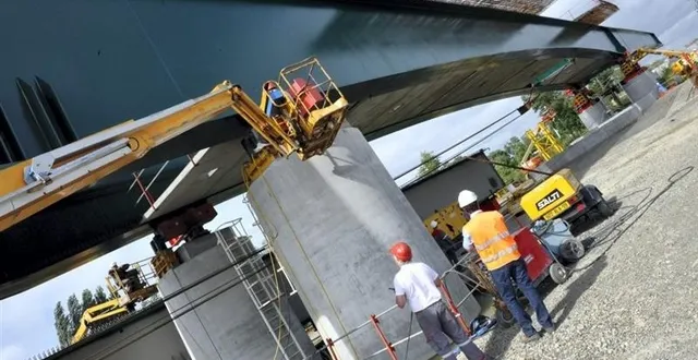 photo le « lançage » du tablier a débuté lundi et devrait s’achever jeudi soir.