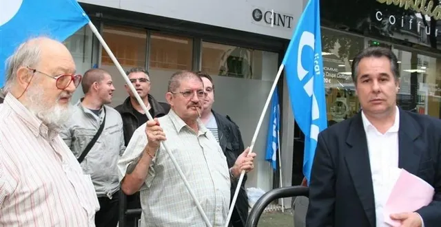 photo les responsables de la cftc étaient venus soutenir les salariés, vendredi dernier, devant l’entreprise, au 51, boulevard patton, à angers. &copy; archive ouest-france