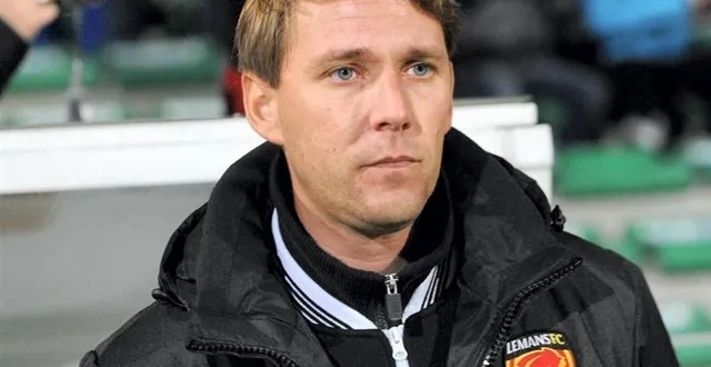 photo arnaud cormier, ancien entraîneur de l’équipe professionnelle de foot du mans, s’intéresse au foot en salle.