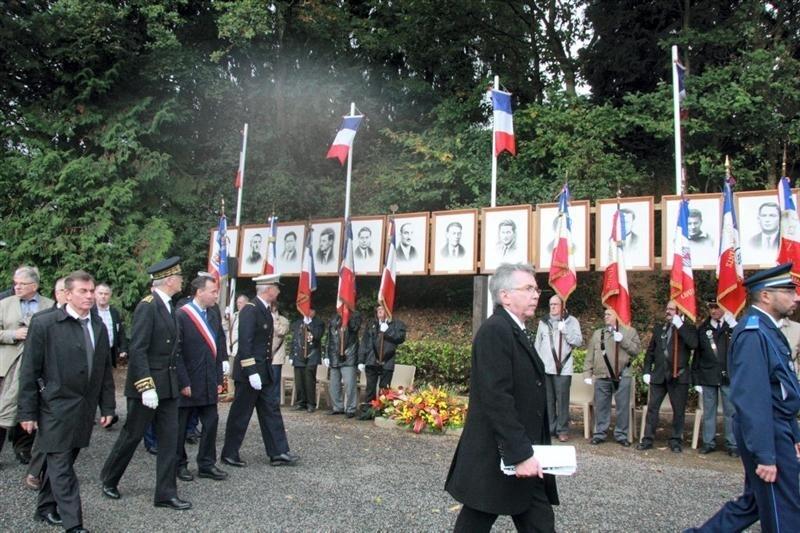 Châteaubriant. L’hommage Aux Vingt-sept Otages Fusillés à La Sablière ...