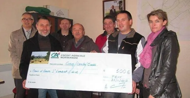 photo les élus, avec les représentants du crédit agricole.