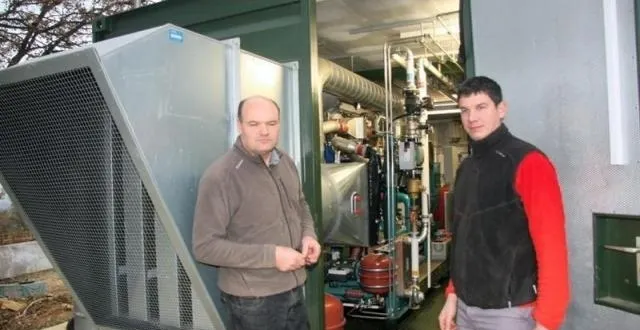 photo eric froger et teddy girard  fait le pari de la méthanisation à sain-michel-de-chavaignes.