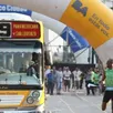 photo l'arrivée du sprint d'usain bolt face au bus;