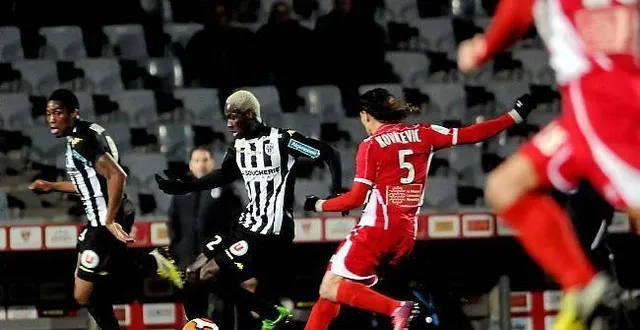 photo yattara, d'abord positionné milieu droit, a fait souffrir nîmes avant la pause. &copy; le midi libre