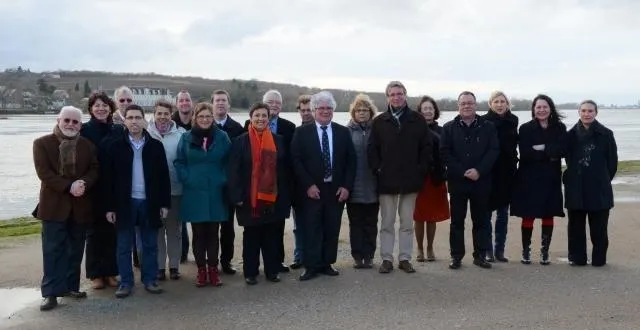 photo de gauche à droite : jean-marie radotin, blandine froger, paul cacheux, tony gery, bernadette roegiers, samuel frison, pascale yvin, david jacquet, véronique chotard, gérard barthelemy, pascal orgereau, jackie passet, eliane payraudeau, vincent fourneret, jocelyne viet, roger delsol, karine leroy, emmanuelle legras, bérangère boucher. &copy; radotin jean-marie