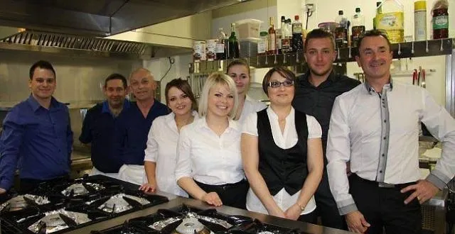 photo petit événement à alençon. après sa totale destruction lors d'un incendie en 2012, le négociant rouvre ses portes aujourd'hui, avec une équipe presque identique de 17 salariés. au négociant, zone du londeau, est ouvert tous les jours. tél. 02 33 27 79 79.