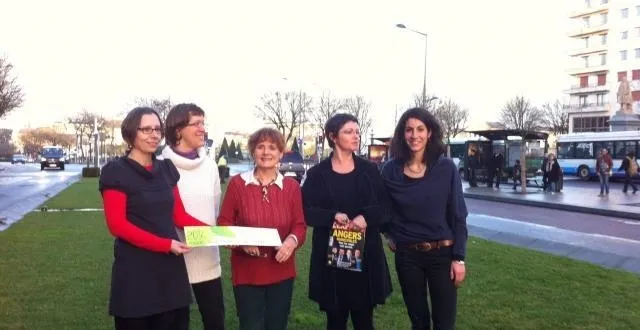 photo de gauche à droite: muriel crochard, hélène majerus, cécile varangé, virginie gauducheau et nathalie sevaux. &copy; marianne deumié