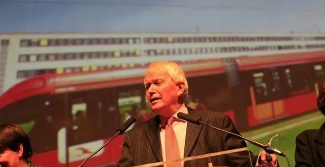 photo jean-claude boulard, au centre des expositions, devant le film vantant les atouts de la ville du mans. &copy; ouest-france