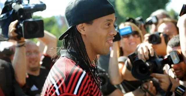 photo l'ancien joueur brésilien du psg et du barça, ronaldinho, s'est essayé au rap avec son compatriote edcity. &copy; archives afp