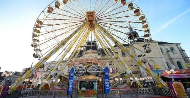 photo la grande roue va rester quinze jours de plus. &copy; photo ouest-france.