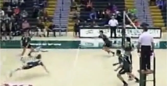 photo l'américain joe heim a inscrit un point en adoptant le coup du scorpion. &copy; capture d'écran