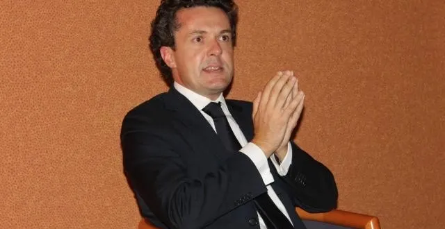 photo christophe béchu, le candidat ump à la mairie d'angers,commente la visite du premier ministre ce mercredi à angers. &copy; marianne deumié