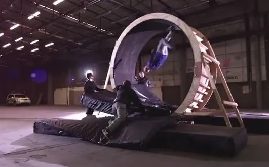 photo buzz sport : un looping simplement en courant ? 