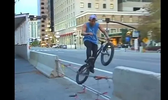 photo bmx : tate roskelley a un style bien particulier