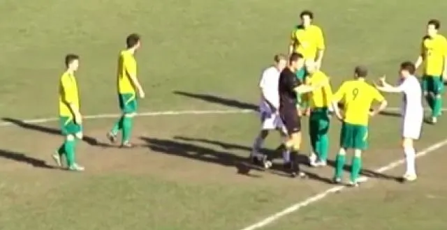 photo en italie, les joueurs de fersina ont donné une belle leçon de fair-play. &copy; photo : capture d'écran