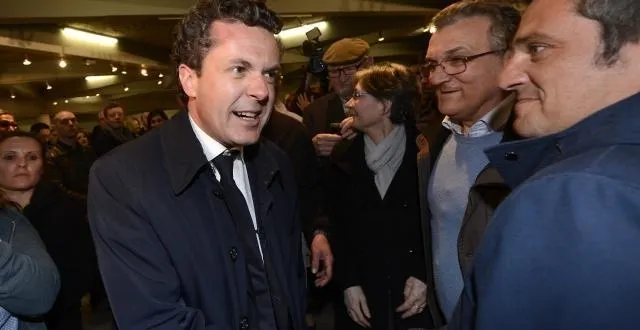 photo christophe béchu est arrivé à l'hôtel de ville, peu avant 22h. &copy; franck dubray