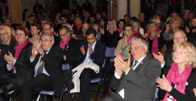 photo dernier meeting de campagne mardi soir, du candidat béatse. au premier rang, jean-claude antonini, ancien maire et président de l'agglo, et jacques auxiette, président de la région pays de la loire. &copy; thierry maillard