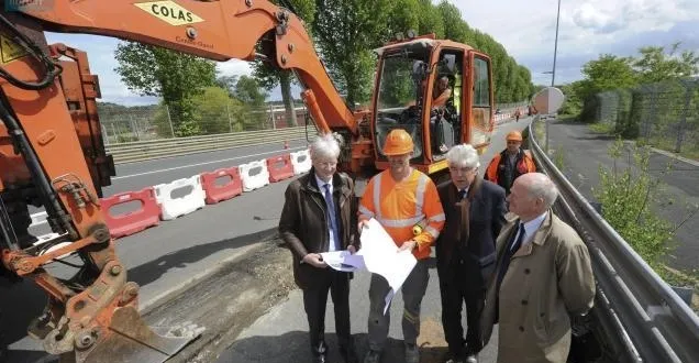 photo les travaux pour améliorer la sortie de virage du tertre rouge ont débuté ce lundi. &copy; photo 