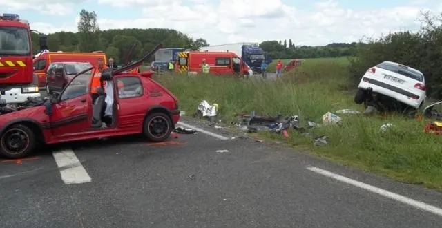 photo le garçonnet, qui se trouvait dans la 205 rouge, a été tué sur le coup. il vivait dans un lotissement, à la suze-sur-sarthe. depuis le 1er janvier, 14 personnes ont péri sur les routes sarthoises. &copy; dr