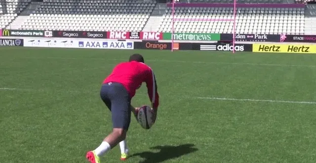 photo au coeur du stade jean bouin, lucas moura s'essaye aux pénalités. &copy; capture d'écran youtube