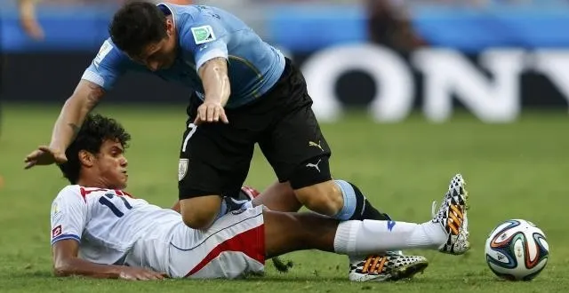 photo bousculé, l'uruguay est au pied du mur. &copy; photo : reuters