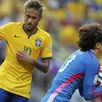 photo guillermo ochoa a réalisé un match spectaculaire face à neymar et le brésil.