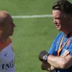 photo arjen robben en discussion avec son coach louis van gaal.