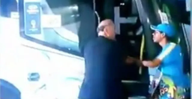 photo le sélectionneur espagnol a failli monter dans le bus du chili. &copy; capture d'écran