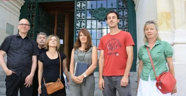 photo trois des artistes et un chercheur participant à téciverdi avec marianne petit, directrice du festival, et christelle chassagne. &copy; photo co