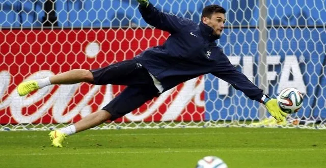 photo hugo lloris, gardien de but et capitaine des bleus. &copy; photo : reuters