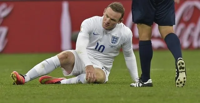 photo l'anglais wayne rooney a enfin marqué en coupe du monde mais l'angleterre a concédé sa deuxième défaite. &copy; photo : afp