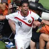 photo bryan ruiz exulte, après sa tête victorieuse face à l'italie