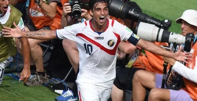 photo bryan ruiz exulte, après sa tête victorieuse face à l'italie &copy; photo : afp