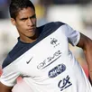 photo raphaël varane sera aligné en défense centrale avec mamadou sakho.