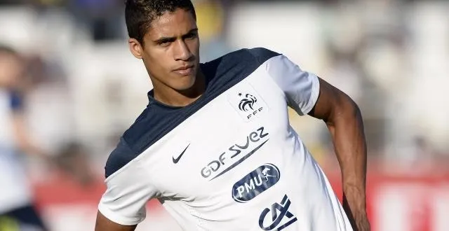 photo raphaël varane sera aligné en défense centrale avec mamadou sakho. &copy; photo : afp