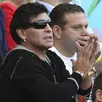 photo diego maradona dans les tribunes.