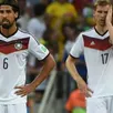 photo sami khedira, à gauche, souffre d'un étirement du ligament du genou gauche
