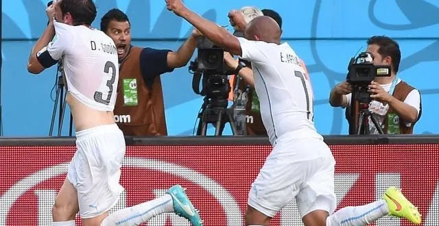 photo diego godin après son but. &copy; photo : afp