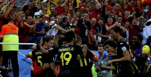 photo les belges félicitent le buteur du soir vertonghen. &copy; afp