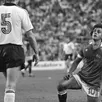 photo michel platini contre l'allemagne au stade ramón-sánchez-pizjuán de séville.