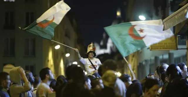 photo l'arrêté du maire (ump) de nice christian estrosi interdisant « l'utilisation ostentatoire » de drapeaux étrangers pendant la coupe du monde de football a été suspendu. &copy; photo d'illustration : afp.