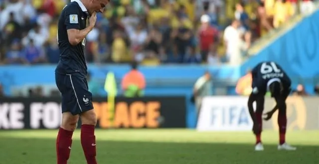 photo la déception de laurent koscielny et de tous les français après cette défaite &copy; photo : afp