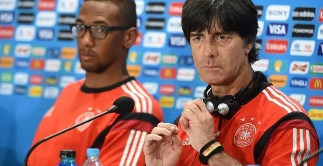 photo le sélectionneur allemand joachim löw et le défenseur jerome boateng se sont présentés en conférence de presse à l'aube de la demi-finale. &copy; afp