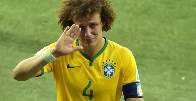 photo david luiz, promu capitaine en l'absence de thiago silva, suspendu, a sombré avec la seleçao. &copy; photo : afp.