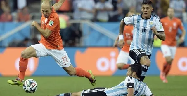 photo arjen robben, ezequiel garay et marcos rojo. &copy; afp