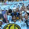 photo au stade, dans la rue, au restaurant, dans le métro, à la plage, à chaque occasion, les hinchas argentins chantent à tue-tête le chant « brasil, decime qué se siente