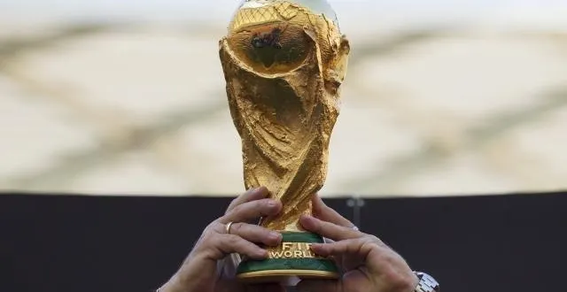 photo tant convoitée, la coupe du monde changera de propriétaire ce soir. &copy; photo : afp