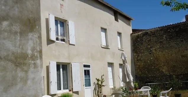 photo le domicile de la victime, à saint-maixent-l'ecole.